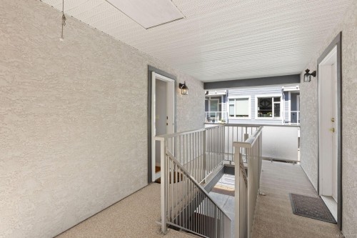 1-9875 Third St, Sidney, BC - Outdoor With Exterior