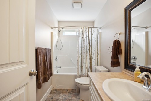 2403 Tiger Moth Pl, Comox, BC 