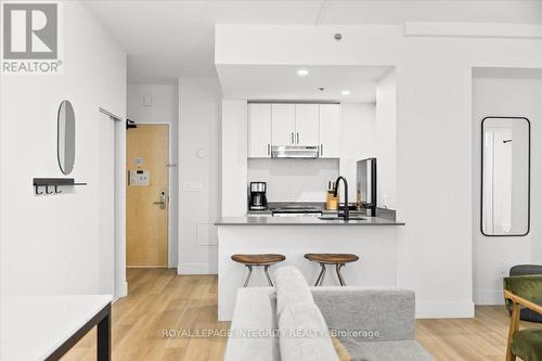 909 - 161 LAURIER AVENUE W , Ottawa, Ontario K1P 5J2 5