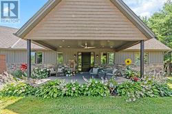 Ideal porch for morning coffee and quiet views - 