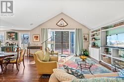 Vaulted ceiling, hardwood floor & custom built-ins - 