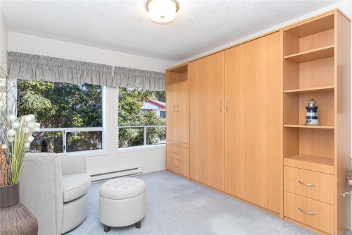 311-9919 Fourth St, Sidney, BC - Indoor Photo Showing Other Room