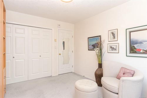 311-9919 Fourth St, Sidney, BC - Indoor