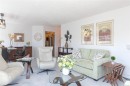 311-9919 Fourth St, Sidney, BC  - Indoor Photo Showing Living Room 