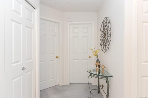 311-9919 Fourth St, Sidney, BC - Indoor Photo Showing Other Room