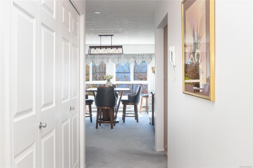 311-9919 Fourth St, Sidney, BC - Indoor Photo Showing Other Room