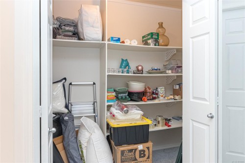 311-9919 Fourth St, Sidney, BC - Indoor