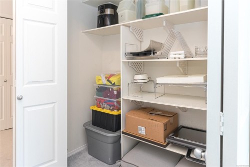 311-9919 Fourth St, Sidney, BC - Indoor