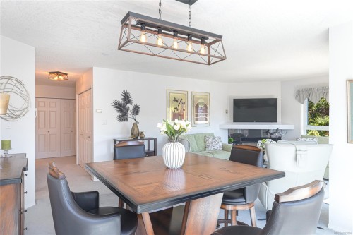 311-9919 Fourth St, Sidney, BC - Indoor Photo Showing Dining Room