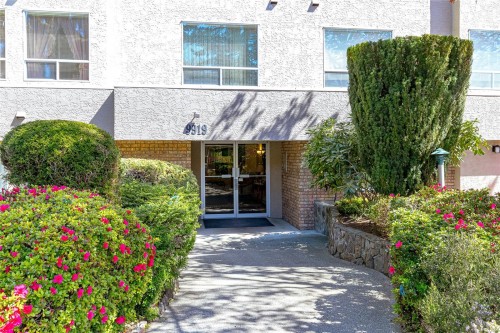 311-9919 Fourth St, Sidney, BC - Outdoor