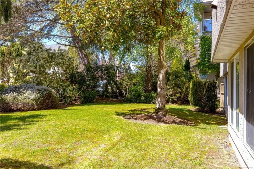 311-9919 Fourth St, Sidney, BC - Outdoor