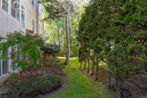 311-9919 Fourth St, Sidney, BC - Outdoor