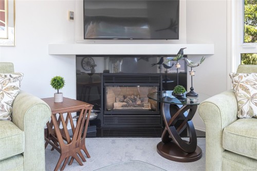 311-9919 Fourth St, Sidney, BC - Indoor With Fireplace