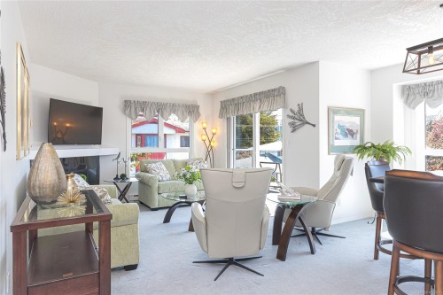 311-9919 Fourth St, Sidney, BC - Indoor