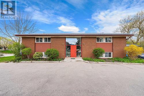 111 CONROY CRESCENT  Guelph (Dovercliffe Park/Old University), ON N1G 2V5