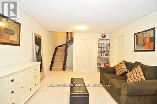 158 Harvest Hills Boulevard, Newmarket, ON - Indoor Photo Showing Living Room