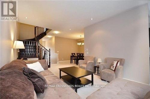 158 Harvest Hills Boulevard, Newmarket, ON - Indoor Photo Showing Living Room