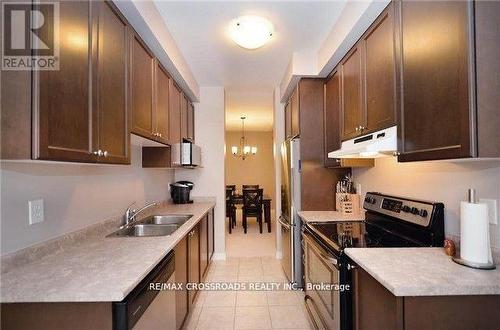 158 Harvest Hills Boulevard, Newmarket, ON - Indoor Photo Showing Kitchen With Double Sink