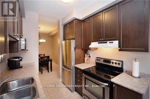 158 Harvest Hills Boulevard, Newmarket, ON - Indoor Photo Showing Kitchen With Double Sink