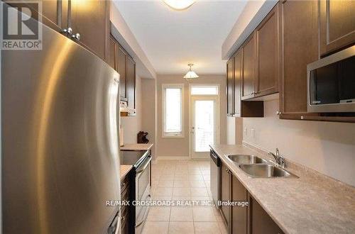 158 Harvest Hills Boulevard, Newmarket, ON - Indoor Photo Showing Kitchen With Double Sink