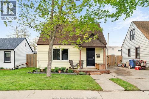 1260 OAK  Windsor, ON N8X 2B1