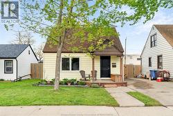 1260 OAK Windsor, ON N8X 2B1