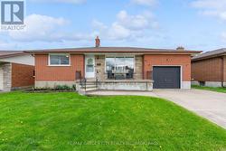 17 ST. CHARLES DRIVE Thorold (Thorold Downtown), ON L2V 2W3