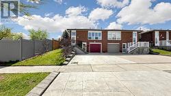 2526 KINGSBERRY CRESCENT  Mississauga, ON L5B 2K5