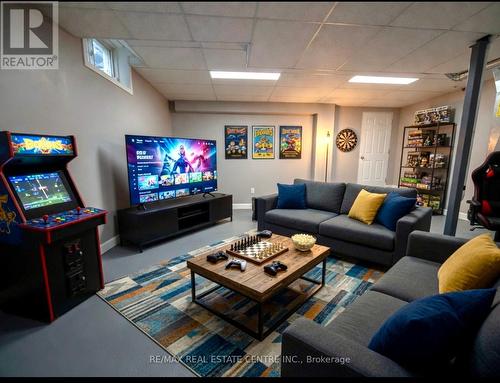 15 Gees Way, Cambridge, ON - Indoor Photo Showing Other Room