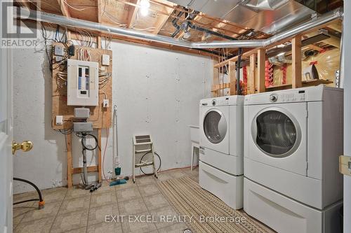 67 Hawktree, Ottawa, ON - Indoor Photo Showing Laundry Room