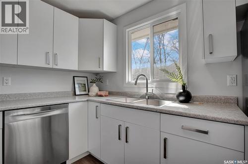 3339 Fairlight Drive, Saskatoon, SK - Indoor Photo Showing Kitchen With Double Sink