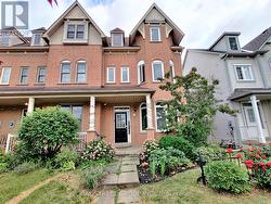 256 GLENASHTON DRIVE Oakville, ON L6H 6H5