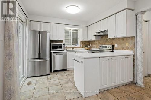 189 Shadow Wood Court, Waterloo, ON - Indoor Photo Showing Kitchen With Stainless Steel Kitchen