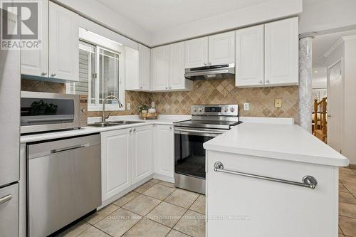 189 Shadow Wood Court, Waterloo, ON - Indoor Photo Showing Kitchen With Stainless Steel Kitchen With Double Sink