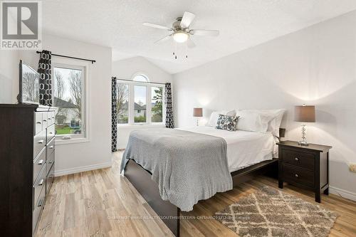 189 Shadow Wood Court, Waterloo, ON - Indoor Photo Showing Bedroom