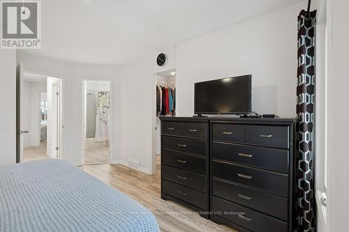189 Shadow Wood Court, Waterloo, ON - Indoor Photo Showing Bedroom