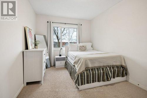 189 Shadow Wood Court, Waterloo, ON - Indoor Photo Showing Bedroom