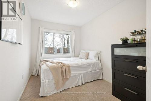 189 Shadow Wood Court, Waterloo, ON - Indoor Photo Showing Bedroom