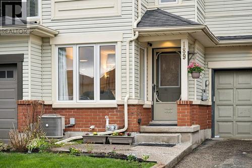 189 Shadow Wood Court, Waterloo, ON - Outdoor With Facade