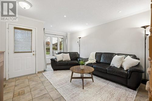 189 Shadow Wood Court, Waterloo, ON - Indoor Photo Showing Living Room