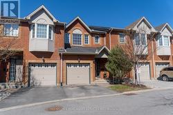 11 GREAT OAK PRIVATE  Ottawa, ON K1G 6P7