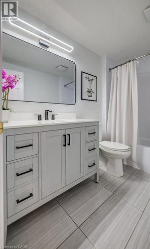 2nd floor full Bath - 255 Highbrook Crescent, Kitchener, ON - Indoor Photo Showing Bathroom