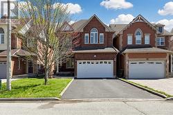 39 COLONIAL CRESCENT Richmond Hill, ON L4E 3X3