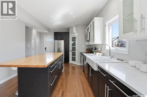 210 Padget Crescent, Saskatoon, SK - Indoor Photo Showing Kitchen