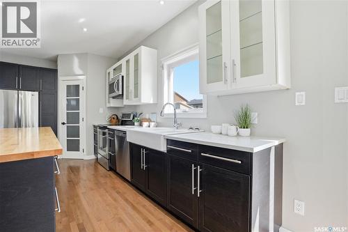 210 Padget Crescent, Saskatoon, SK - Indoor Photo Showing Kitchen With Upgraded Kitchen