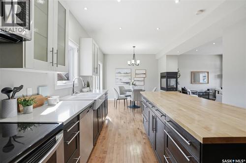 210 Padget Crescent, Saskatoon, SK - Indoor Photo Showing Kitchen With Upgraded Kitchen