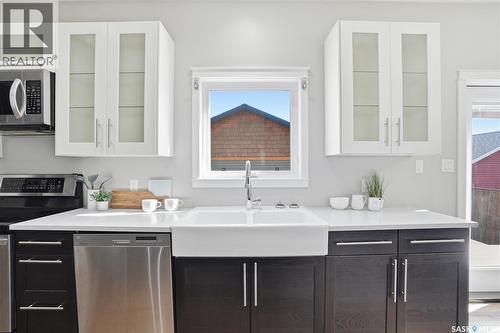 210 Padget Crescent, Saskatoon, SK - Indoor Photo Showing Kitchen With Double Sink