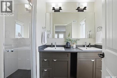 210 Padget Crescent, Saskatoon, SK - Indoor Photo Showing Bathroom
