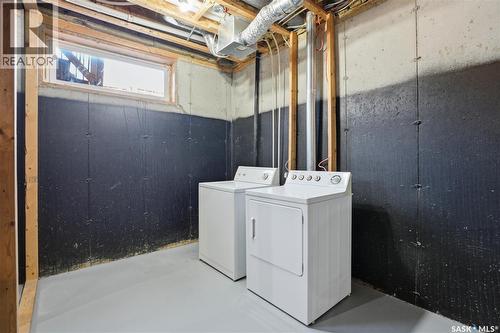 210 Padget Crescent, Saskatoon, SK - Indoor Photo Showing Laundry Room
