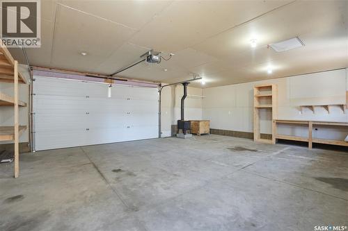 210 Padget Crescent, Saskatoon, SK - Indoor Photo Showing Garage